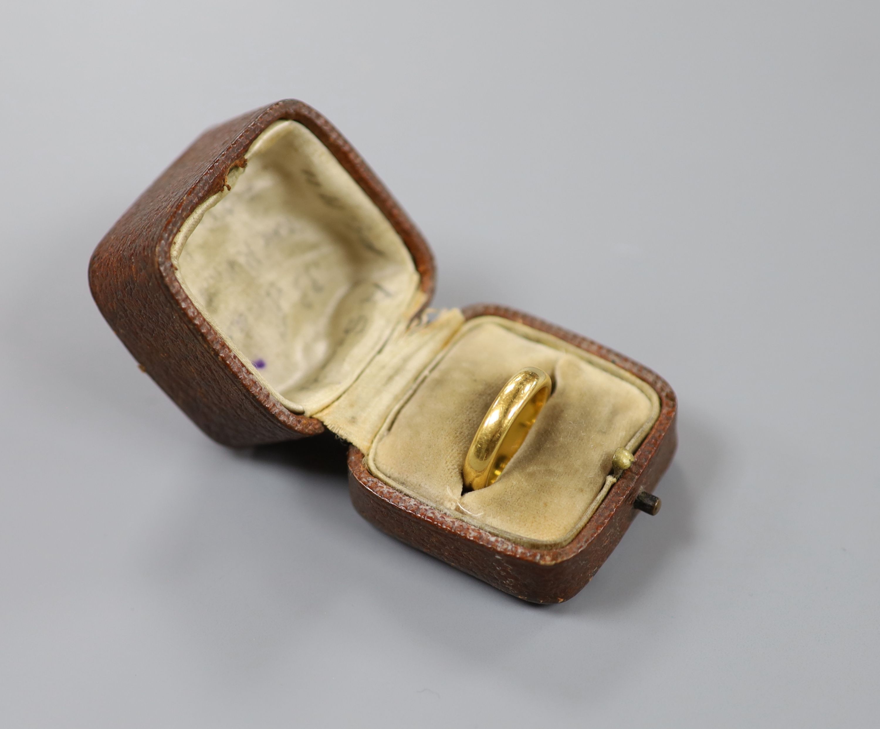 A 1930's 22ct gold wedding band, size K/L, 6.9 grams.